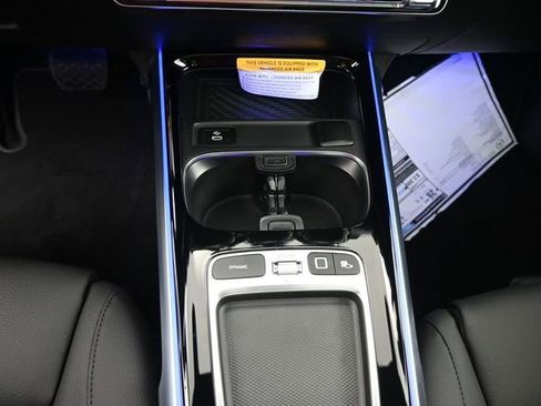 New 2025 Mercedes-Benz GLB 250 image 9