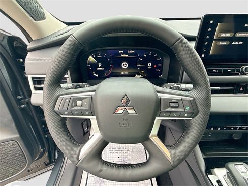 New 2026 Mitsubishi Outlander SE image 11