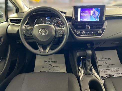 Used 2025 Toyota Corolla LE image 21