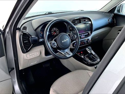Used 2022 Kia Soul EX image 17