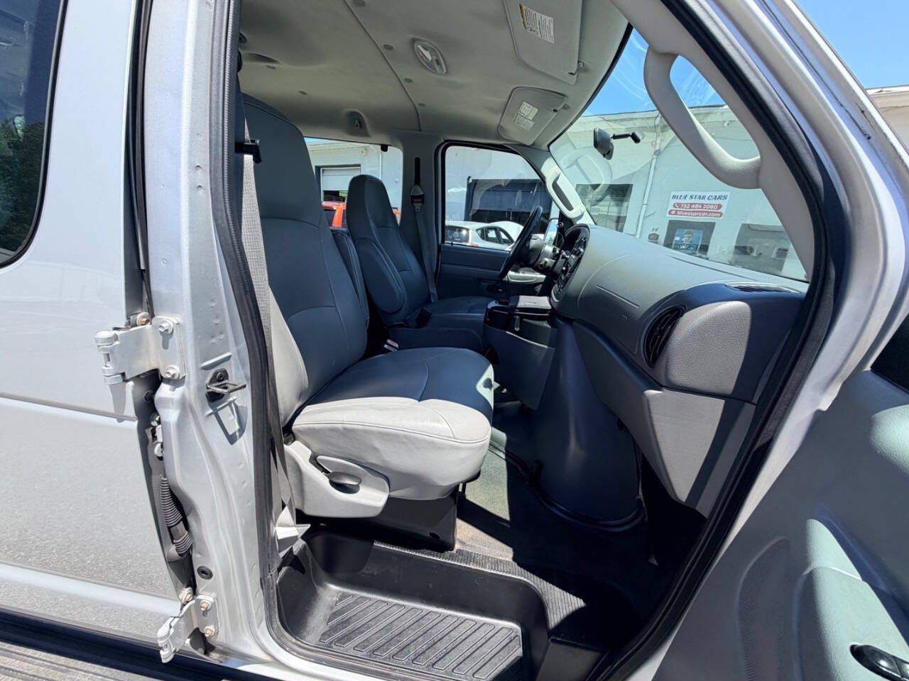 Used 2006 Ford E-350 and Econoline 350 XL RWD image 69