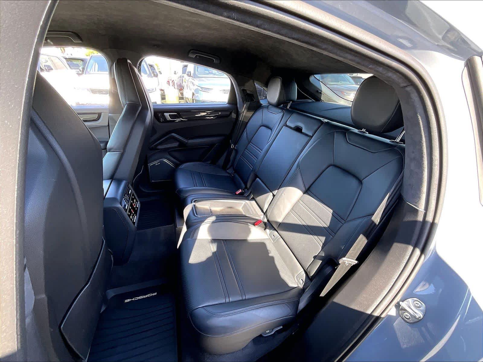 Used 2022 Porsche Cayenne Turbo GT AWD/4WD image 28
