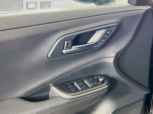 Used 2023 Toyota Crown Limited image 18