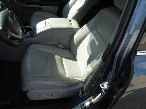 Used 2019 Toyota Highlander XLE AWD/4WD image 15