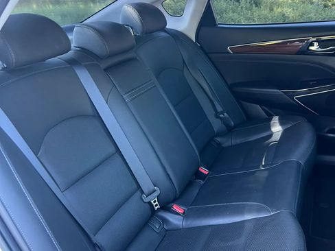 Used 2017 Kia Cadenza Premium image 17