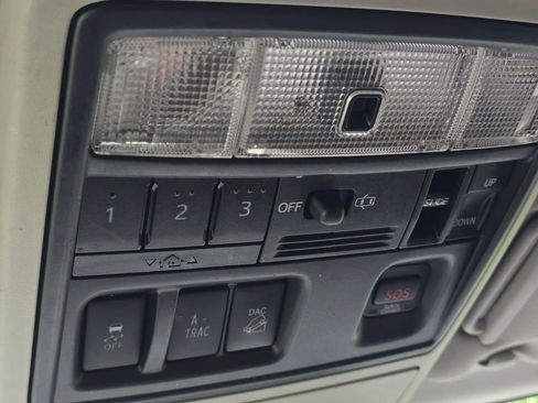 Used 2015 Toyota 4Runner Limited image 41