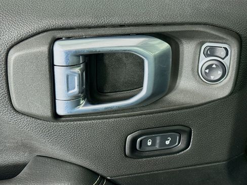 Used 2021 Jeep Wrangler Unlimited Sahara image 23