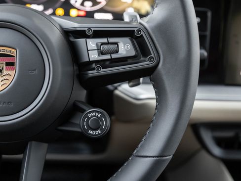 New 2026 Porsche Cayenne Coupe AWD/4WD image 16