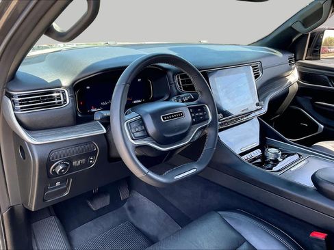 Used 2024 Jeep Wagoneer L Series II w/ Flexible Seating Group RWD image 16