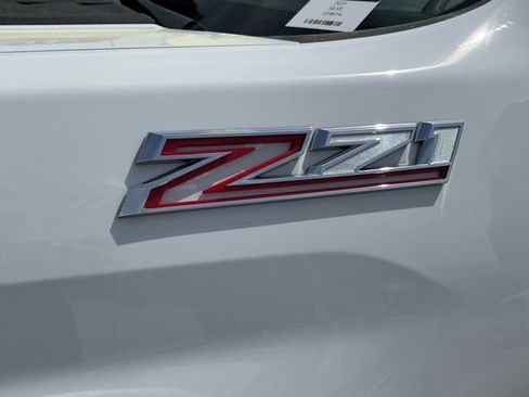 Used 2025 Chevrolet Silverado 2500 LT AWD/4WD image 13