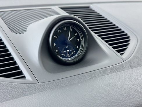 New 2026 Porsche Macan image 17