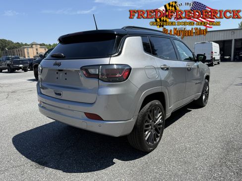 Used 2024 Jeep Compass Limited w/ High Altitude Package AWD/4WD image 8
