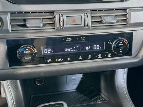 Used 2024 Nissan Pathfinder S image 21