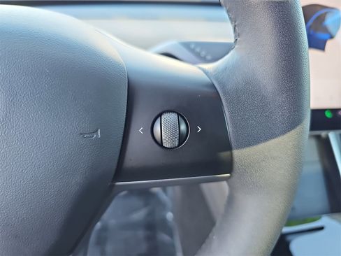 Used 2021 Tesla Model Y Long Range image 19