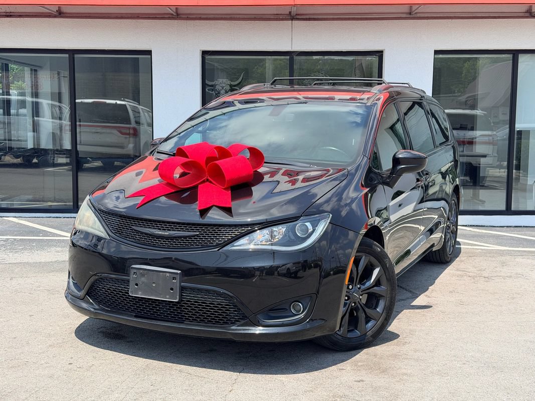 Used 2020 Chrysler Pacifica Touring-L w/ S Appearance Package FWD image 1