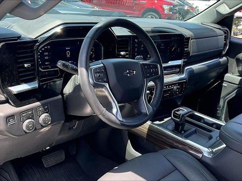 Used 2026 Chevrolet Silverado 1500 LT Trail Boss w/ LT Trail Boss Premium Package AWD/4WD image 14