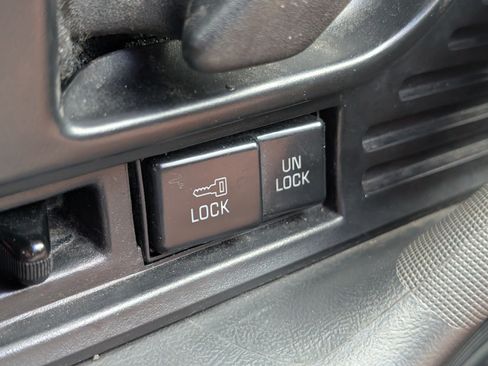 Used 1994 Buick Skylark Custom FWD image 9