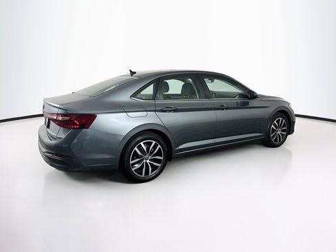 Used 2025 Volkswagen Jetta SE FWD image 9