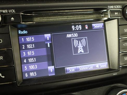 Used 2017 Toyota RAV4 LE FWD image 29