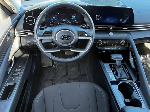 Used 2023 Hyundai Elantra SEL w/ Convenience Package image 10