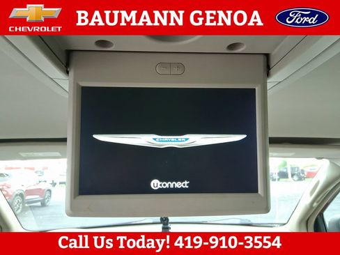 Used 2013 Chrysler Town & Country Touring-L w/ Premium Group FWD image 30