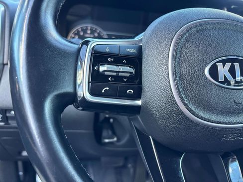 Used 2021 Kia Sorento S image 17