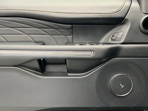 Used 2022 Ford Expedition Platinum image 23