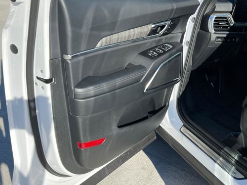 Used 2025 Kia Telluride SX image 10