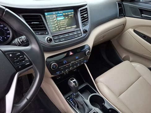 Used 2016 Hyundai Tucson Limited w/ Option Group 03 FWD image 25