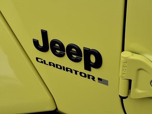 Used 2023 Jeep Gladiator Willys image 20