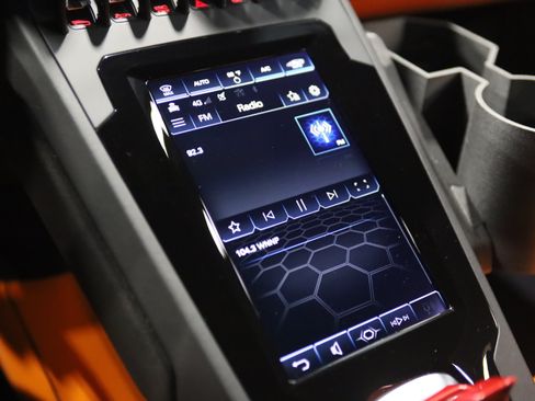 Used 2020 Lamborghini Huracan EVO RWD image 29