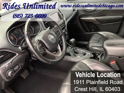 Used 2019 Jeep Cherokee Latitude Plus w/ Comfort/Convenience Group FWD image 17