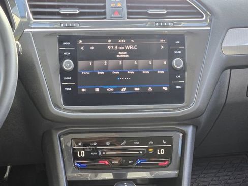 Certified 2022 Volkswagen Tiguan SE FWD image 16