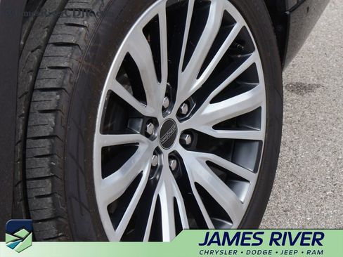 Used 2024 Jeep Grand Wagoneer L Series III AWD/4WD image 42