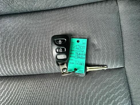 Used 2016 Hyundai Elantra SE w/ Option Group 02 image 34