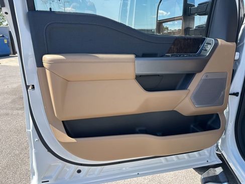 New 2026 Ford F250 Lariat w/ Lariat Premium Package image 10