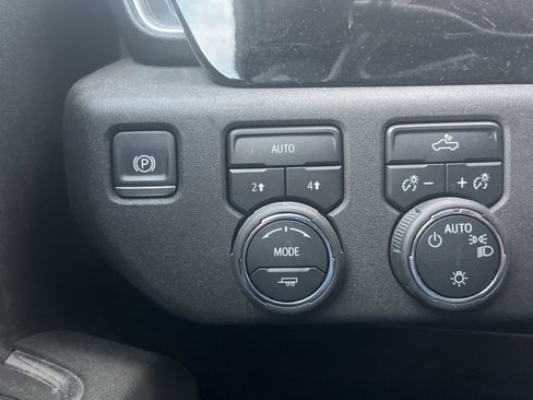 Used 2024 Chevrolet Silverado 1500 LT image 11