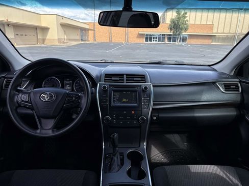 Used 2016 Toyota Camry LE image 13