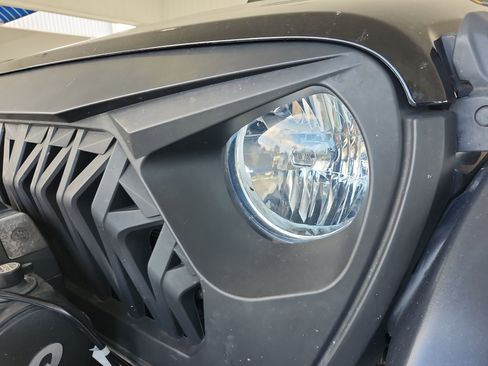 Used 2018 Jeep Wrangler Sport AWD/4WD image 25