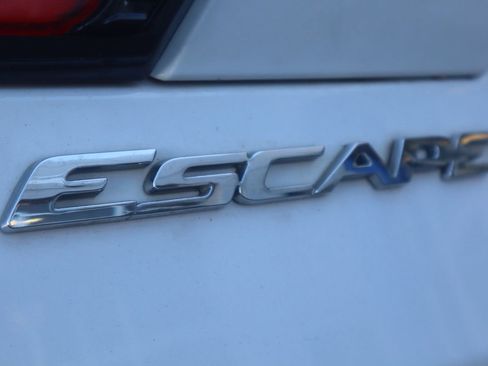 Used 2017 Ford Escape SE w/ Equipment Group 201A image 23