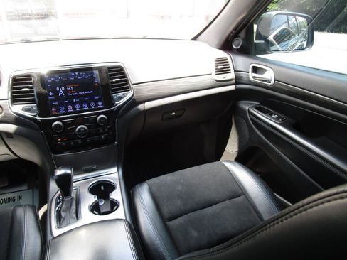 Used 2020 Jeep Grand Cherokee Altitude AWD/4WD image 10