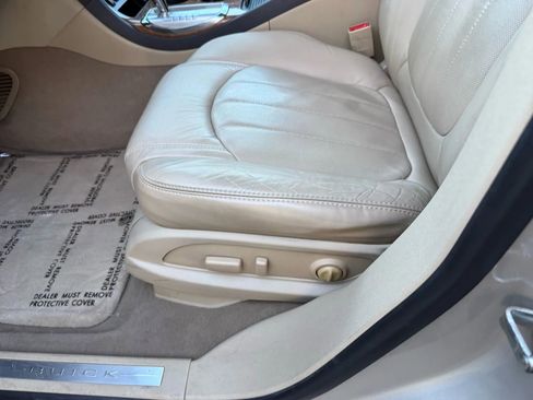 Used 2011 Buick Enclave CXL image 11