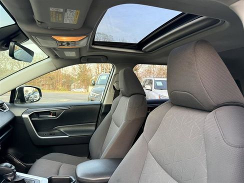 Used 2019 Toyota RAV4 XLE AWD/4WD image 29