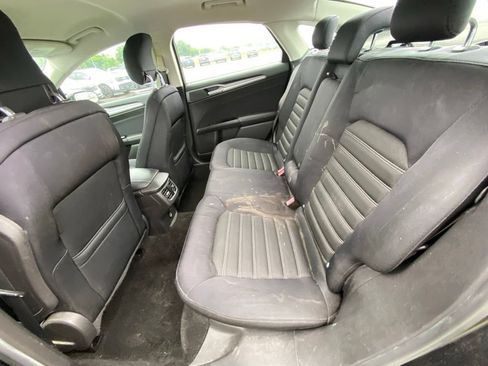 Used 2014 Ford Fusion SE FWD image 19