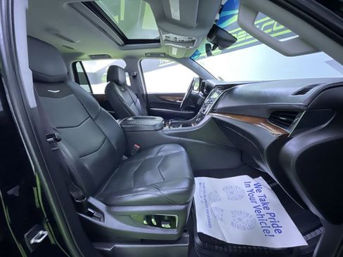 Used 2017 Cadillac Escalade Luxury image 30