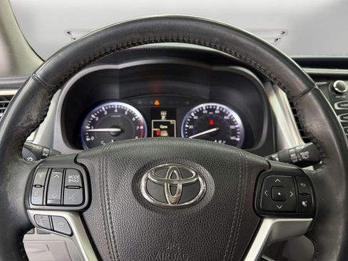 Used 2016 Toyota Highlander XLE FWD image 17