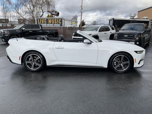 Used 2024 Ford Mustang Premium image 7