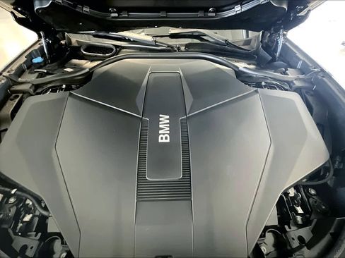 Used 2025 BMW i7 eDrive50 image 16