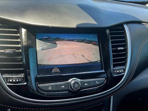 Used 2022 Chevrolet Trax LT w/ LT Convenience Package FWD image 13