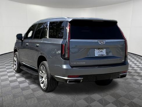Used 2021 Cadillac Escalade Premium Luxury AWD/4WD image 4